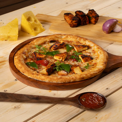 Tandoori Paneer Tikka Pizza