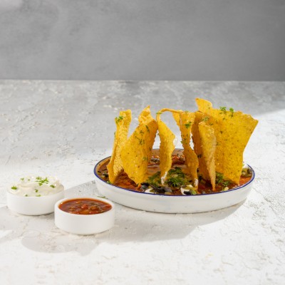 Classic Nachos With Cheese Sauce