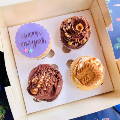 New Year Gourmet Combo  [Eggless Cakes]