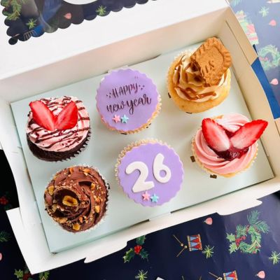 Hello 2026 Gift Box  [Eggless Cakes]