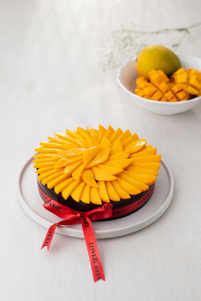 1 Kg Fresh Mango Chocolate Cake