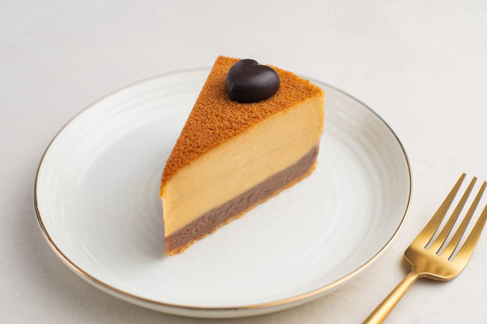 Lotus Biscoff Layered Cheesecake Slice