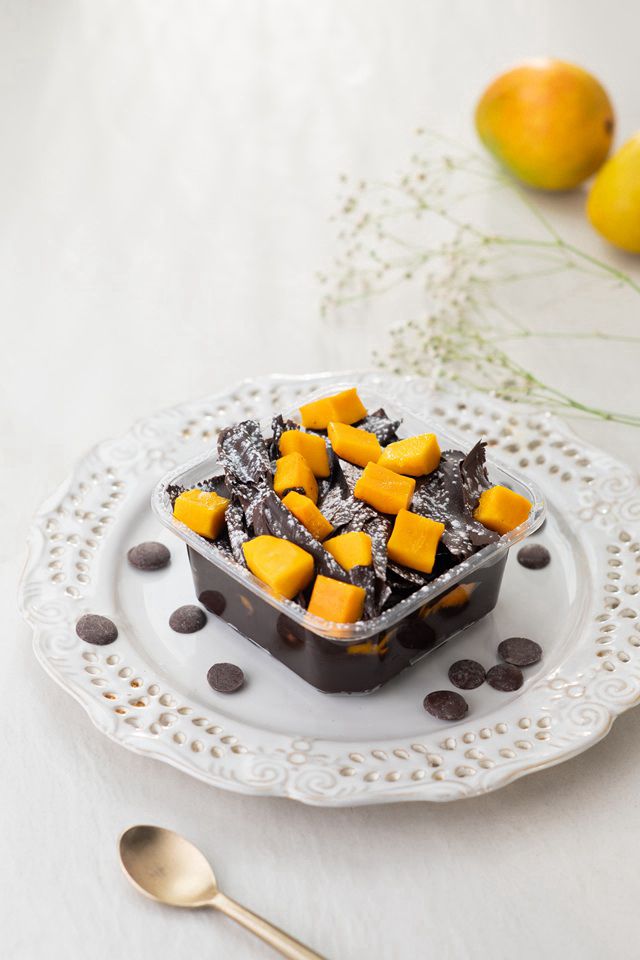Fresh Mango Chocolate Tub 250 gms