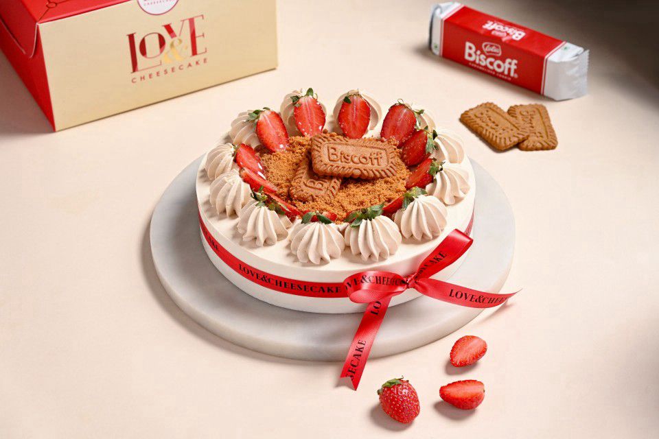 1/2 Kg Fresh Strawberry Biscoff Cheesecake