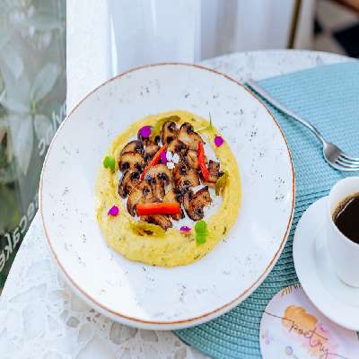 Sauted Mushrooms With Creamy Mash