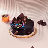 Eggless Chocolate Chunks Cake