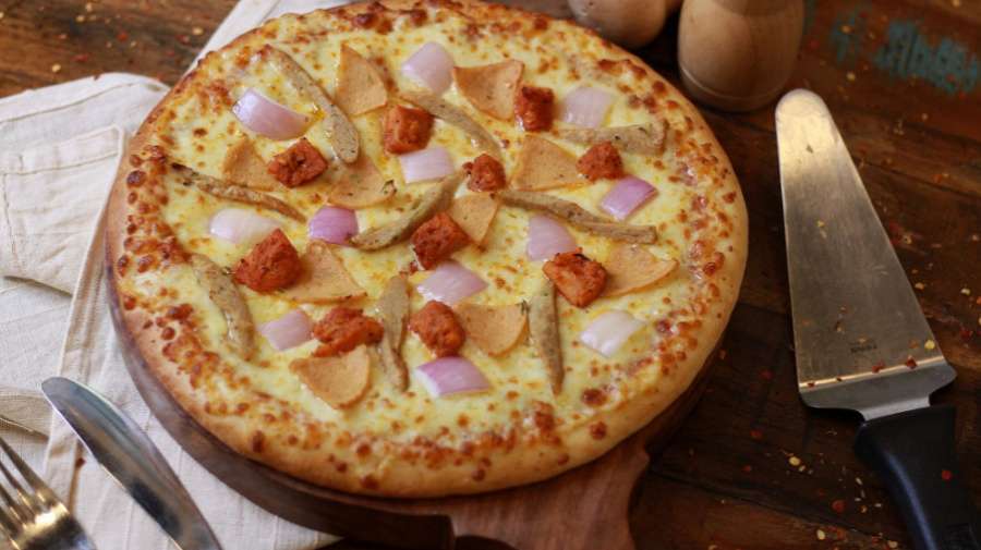 Indian Chicken Special Pizza (Large (Serves 4 33 Cm))