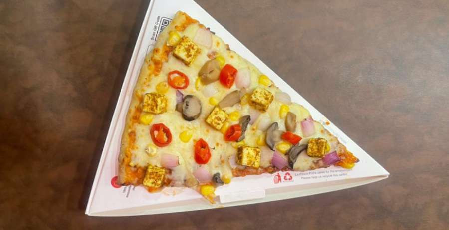 African Peri Peri Veg Pizza (Personal Giant Slice (22.5 Cm))