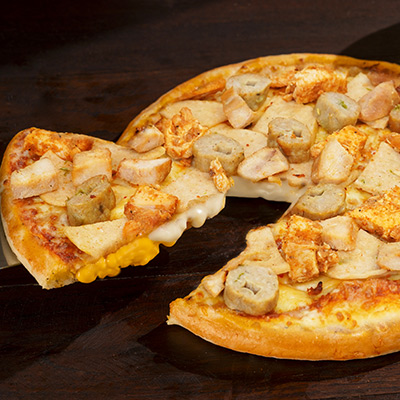 California Chicken Cheese Burst Pizza