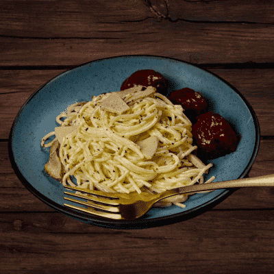 Spaghetti With Meat Balls - Creamy White