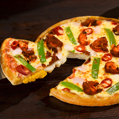 Chicken 65 Cheese Burst Pizza