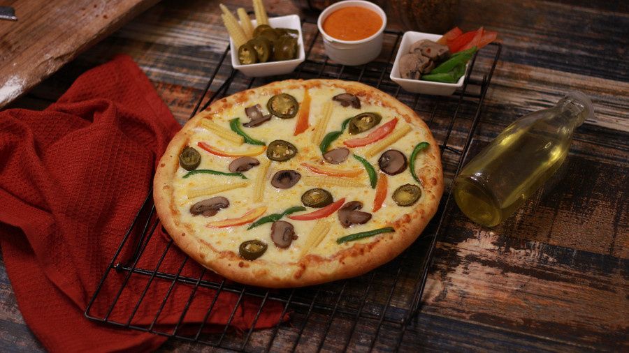 Las Vegas Treat Pizza (Personal Giant Slice (22.5 Cm))