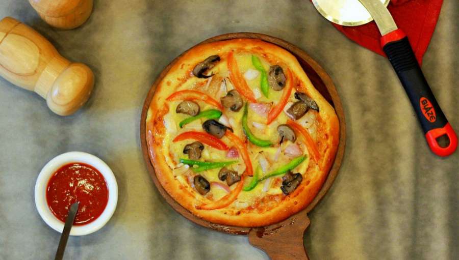 Medium Garden Special Pizza.