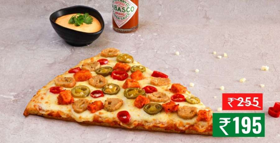Hot Tandoori Pizza (Personal Giant Slice (22.5 Cm))