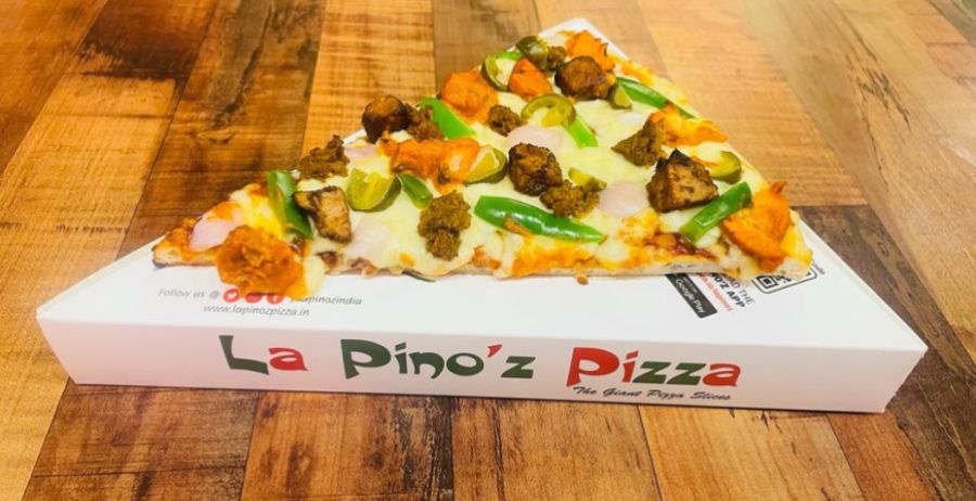Chicken Tikka Lababdar Pizza Personal Giant Slice (22.5 Cm)