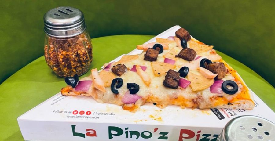 Cheesy Chicken Pizza Personal Giant Slice (22.5 Cm)