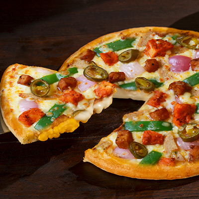 Fire-E-Chicken Cheese Burst Pizza