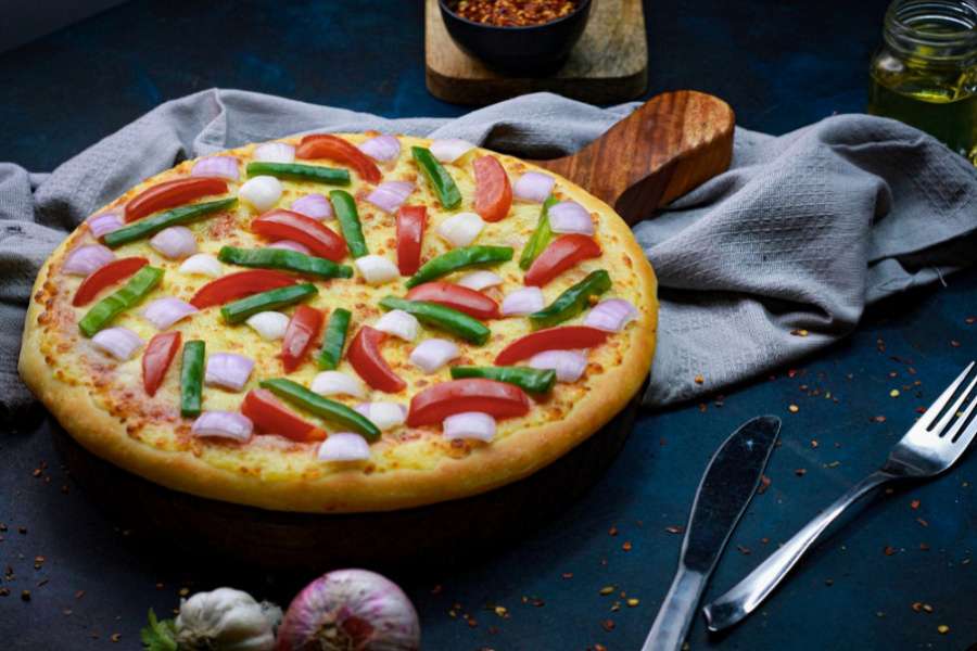 Garden Delight Pizza (Large (Serves 4 33 CM))