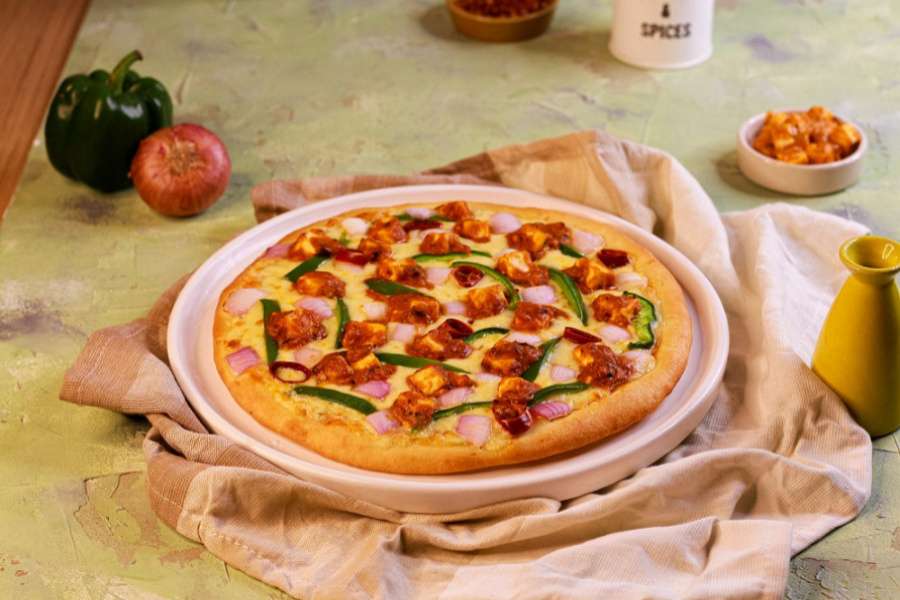 Paneer Tikka Butter Masala Pizza-Large (serves 4 33 Cm)