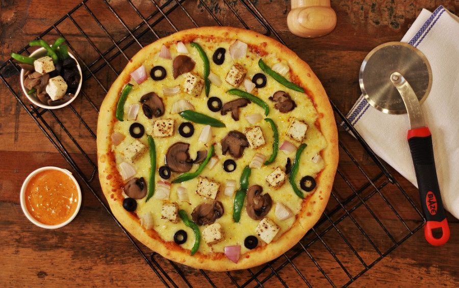 Peri Peri Veg Pizza (Personal Giant Slice (22.5 Cm))