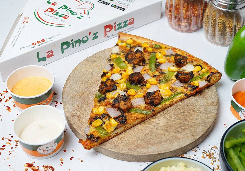 Jamaican Jerk Chicken Pizzai (Personal Giant Slice (22.5 Cm))