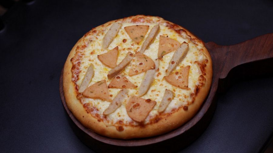 Chicken Seekh & Chicken Salami Pizza