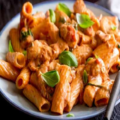 Chicken Pasta In Red Sauce