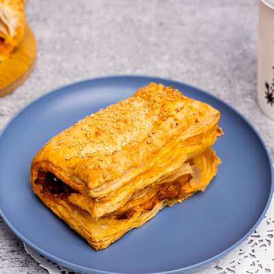 Paneer Chilly Puff  [Serve 1]