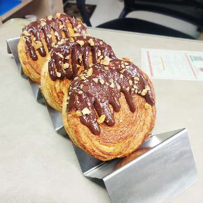 Supreme Nutella Croissant [served 1]