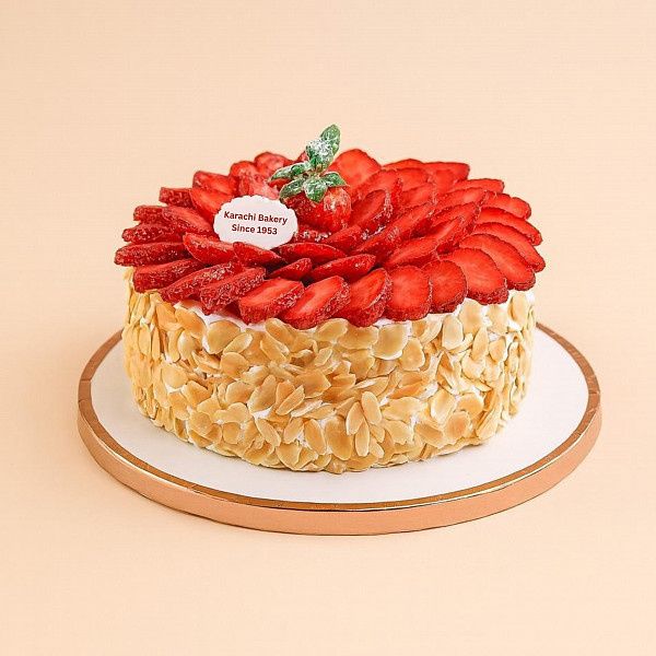 Almond Fresh Strawberries Cake