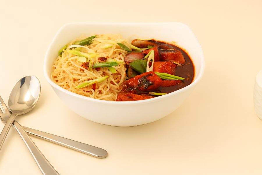 Chilli Paneer With Hakka Noodles