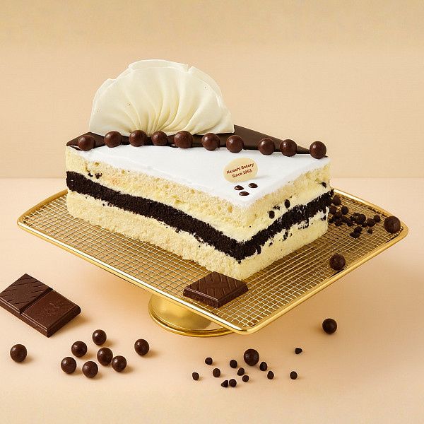 Half Choco - Vanilla Open Face Cake