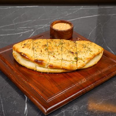 Stuffed Garlic Bread - Paneer Makhni