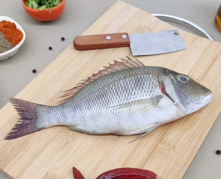 Emperor / Vilai Meen