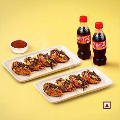 8 PC HIMALAYAN CHILLI MOMO (CHICKEN) + 2 COKE (250ML)