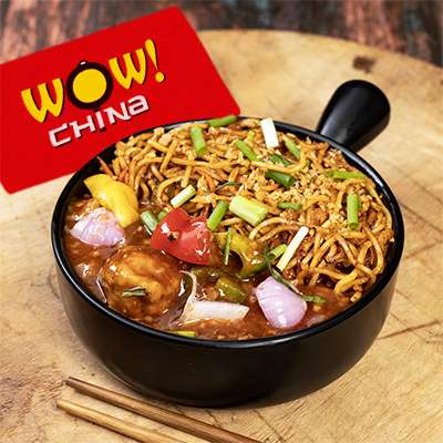 Chiili Garlic Noodles With Schezwan Chicken
