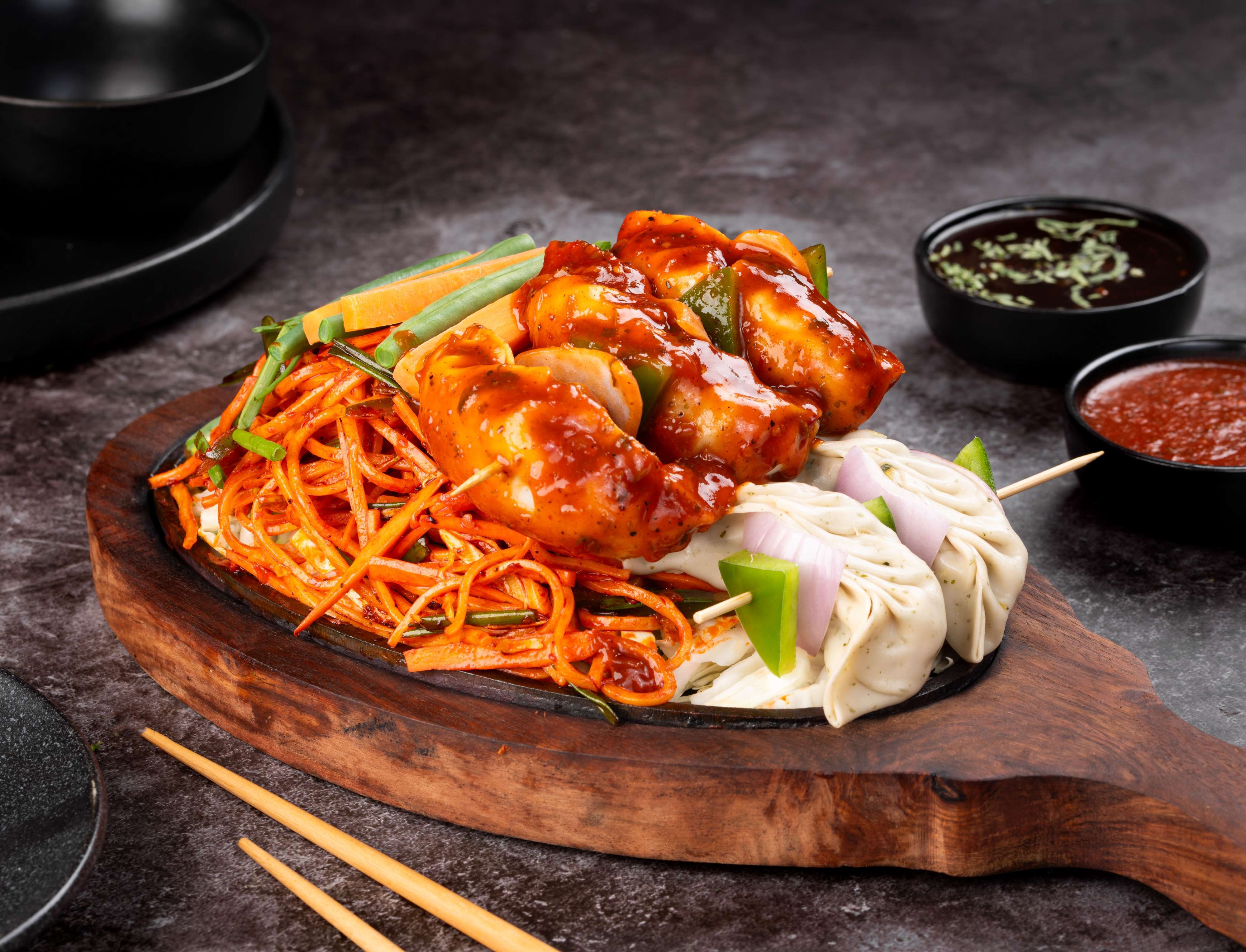 CHICKEN CHEESE MOMO SIZZLER NOODLES
