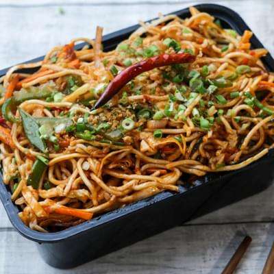 VEGGIE NOODLES IN CHILLI GARLIC REGULAR
