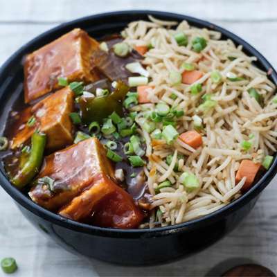 VEGGIE FRIED RICE WITH CHILLI PANEER