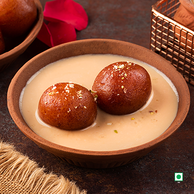 Gulab Jamun with  Rabdi