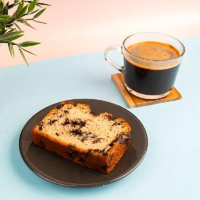 Americano (L) & Chocochip Banana Bread