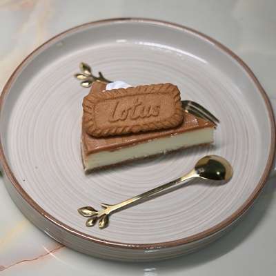 Lotus Biscoff Cheesecake Slice