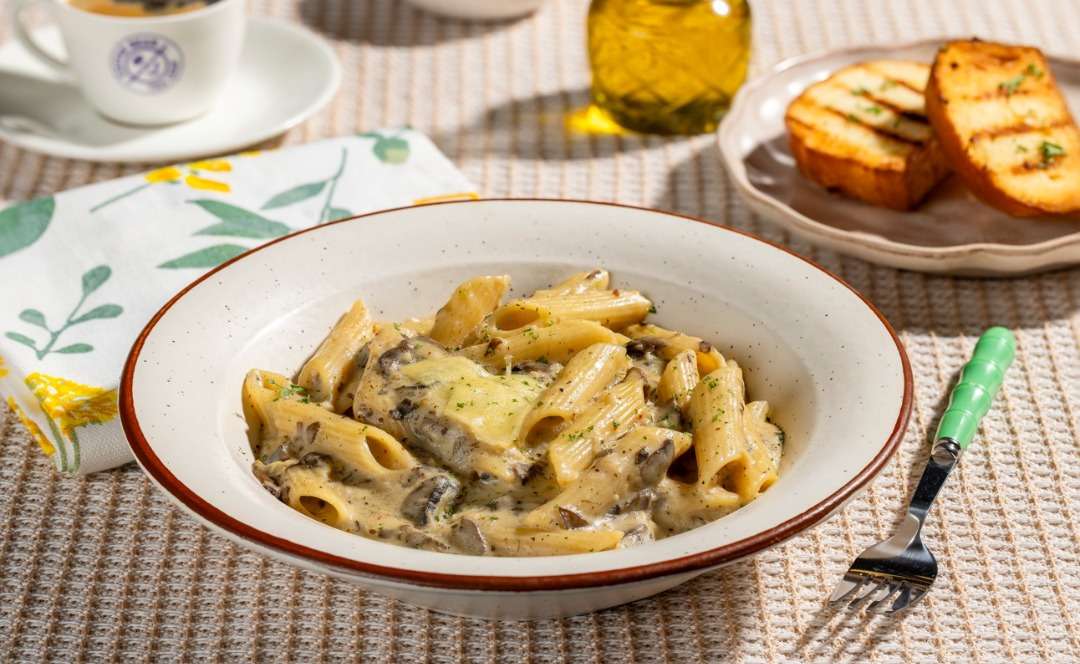 Creamy Mushroom Alfredo Pasta