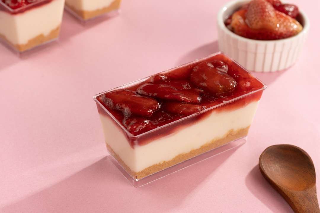 Strawberry mousse pastry