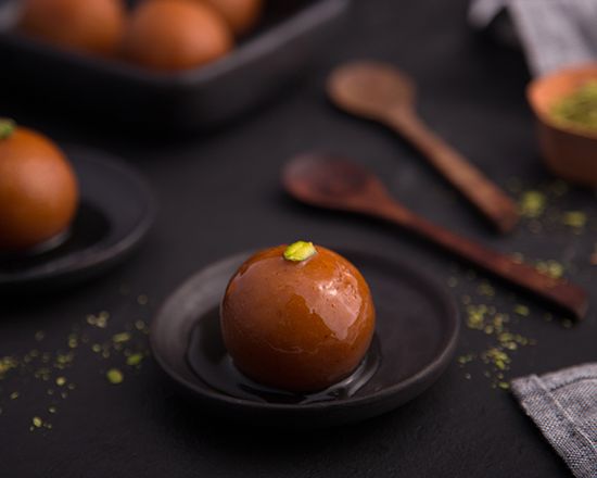 Naram Garam Gulab Jamun (1 Piece)