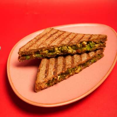 Cheesy Pepper And Protein Grilled Sandwich