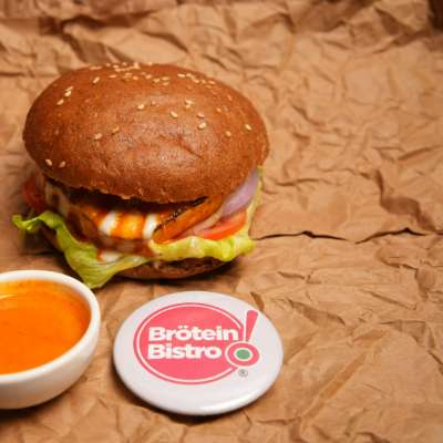 Grilled Sriracha Chicken Burger