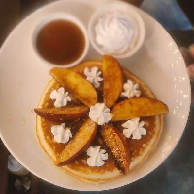 Lemon Ricotta Pancakes With Sauteed Apples