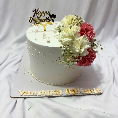 Elegant pearl cake