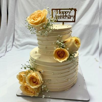 Golden petal cake